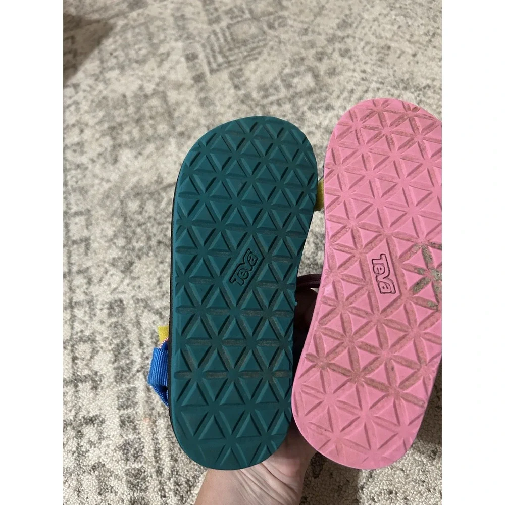 Teva Original Universal Sandal Kids Size 2, 90s Multi Color Straps Beach Casual